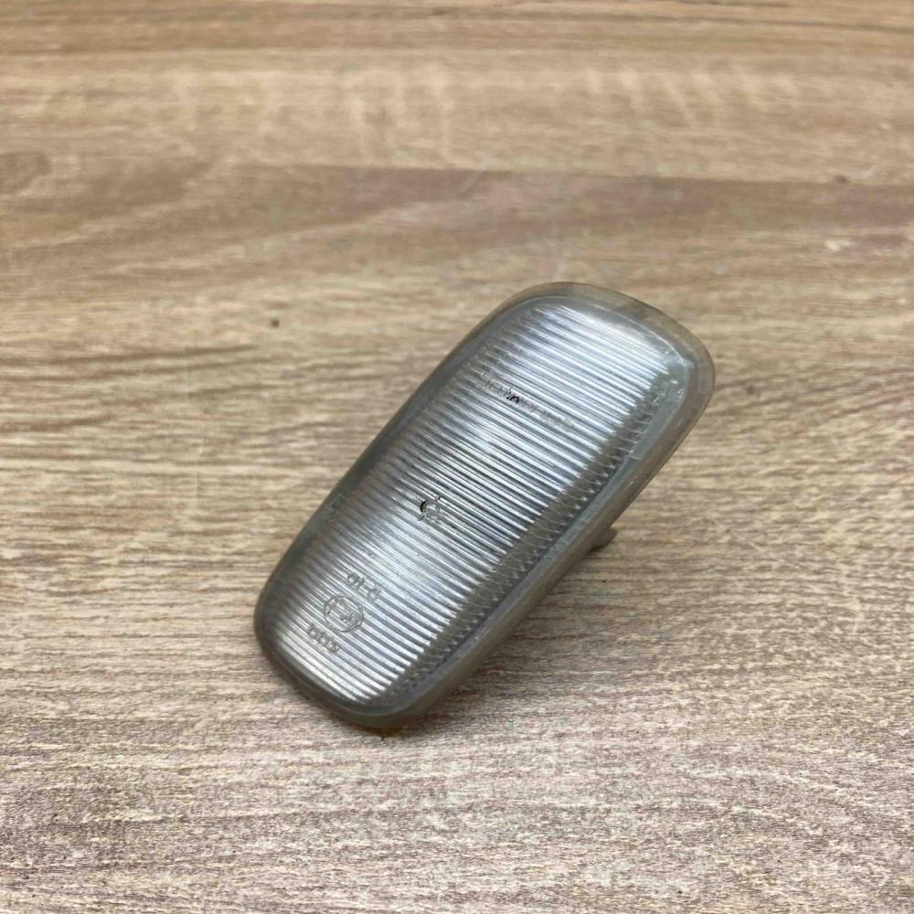 4B0949127   Front fender indicator light Audi A6 S6 C5 4B