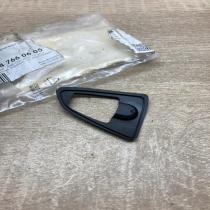 A2047660605   Front door exterior handle/bracket Mercedes-Benz C W204