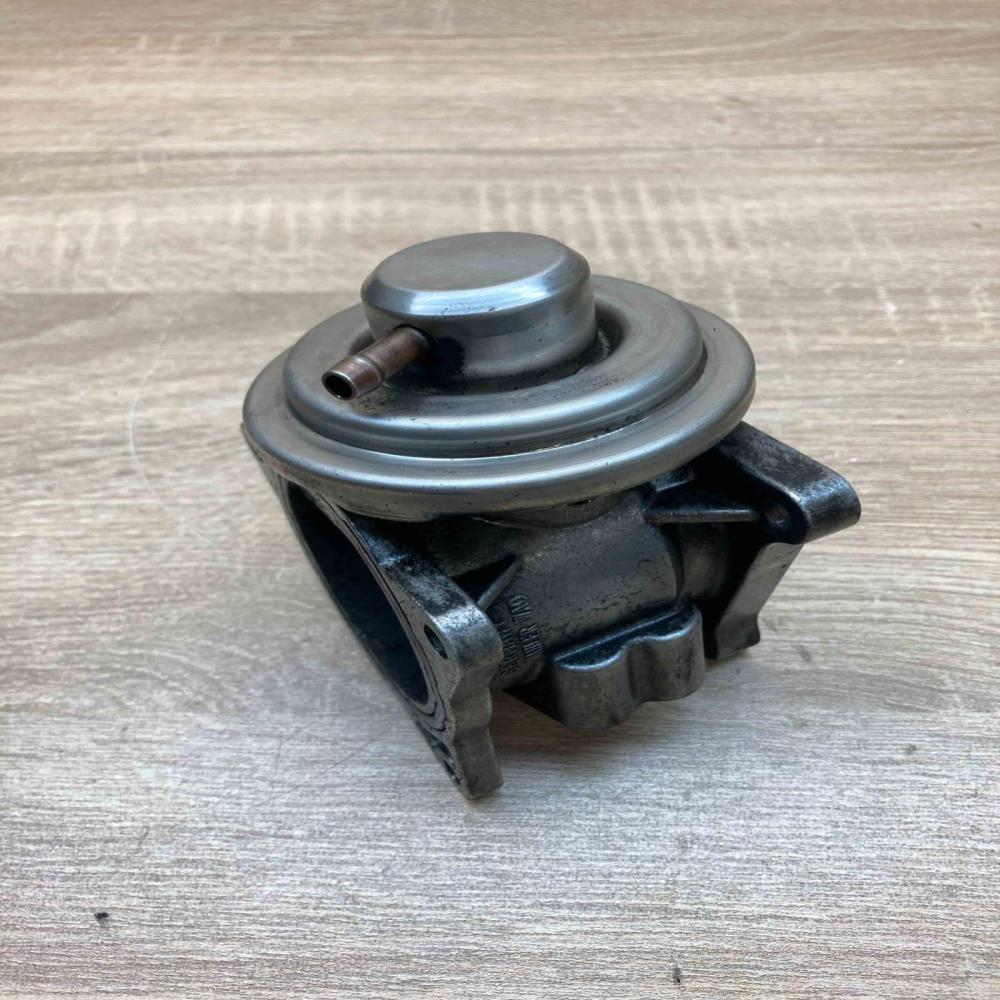 038131501AF 186520085  EGR valve Seat Leon (1P)