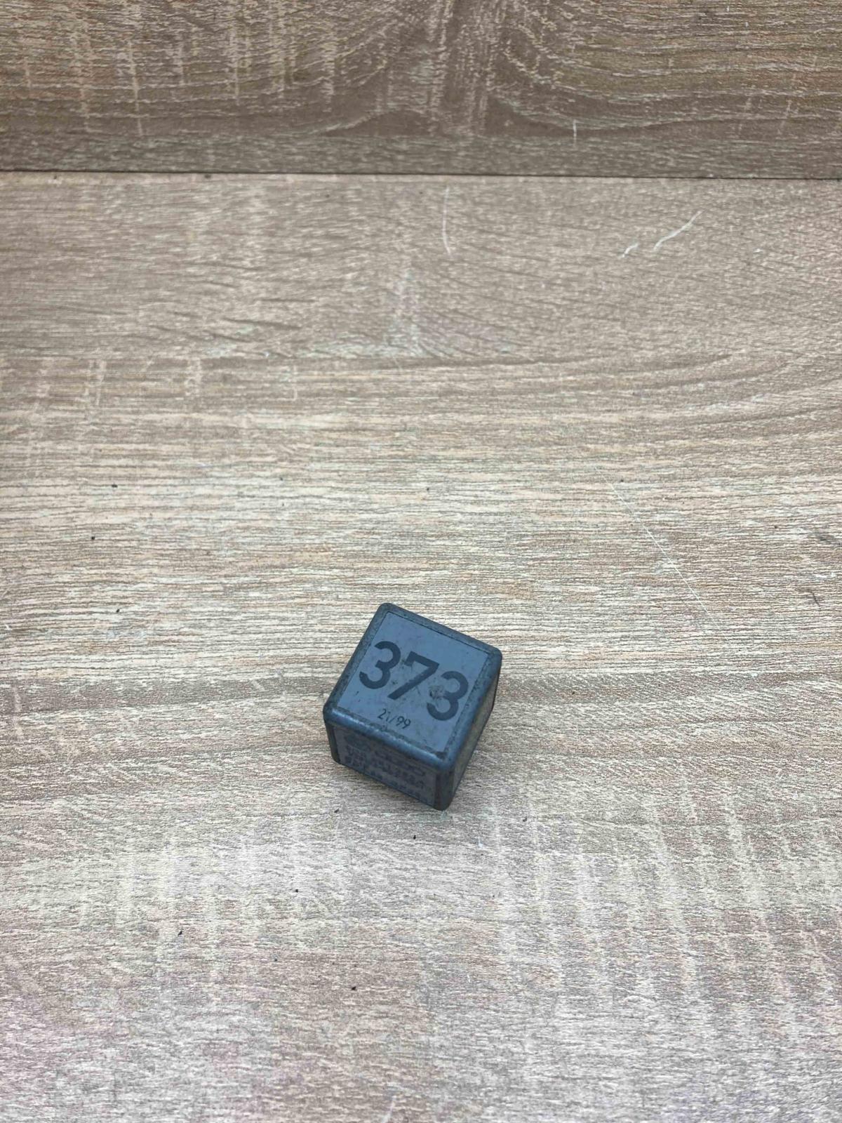 8D0951253A V23134 B52 X301 373 Other relay Audi A4 S4 B5 8D