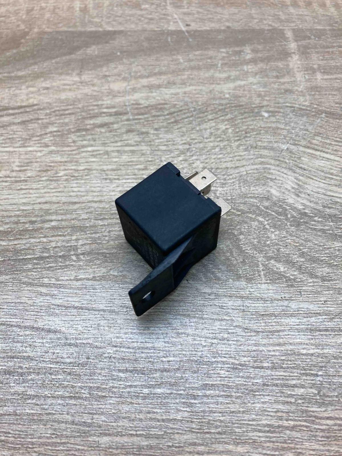 RSV 1C M 12H   Other relay Mitsubishi Carisma