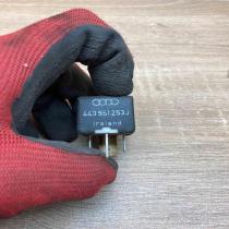 443951253J  213 Other relay Audi A4 S4 B5 8D