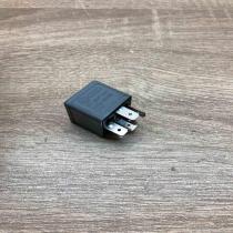 191927841 V23134 A52 X196 79 Other relay Volkswagen PASSAT B5