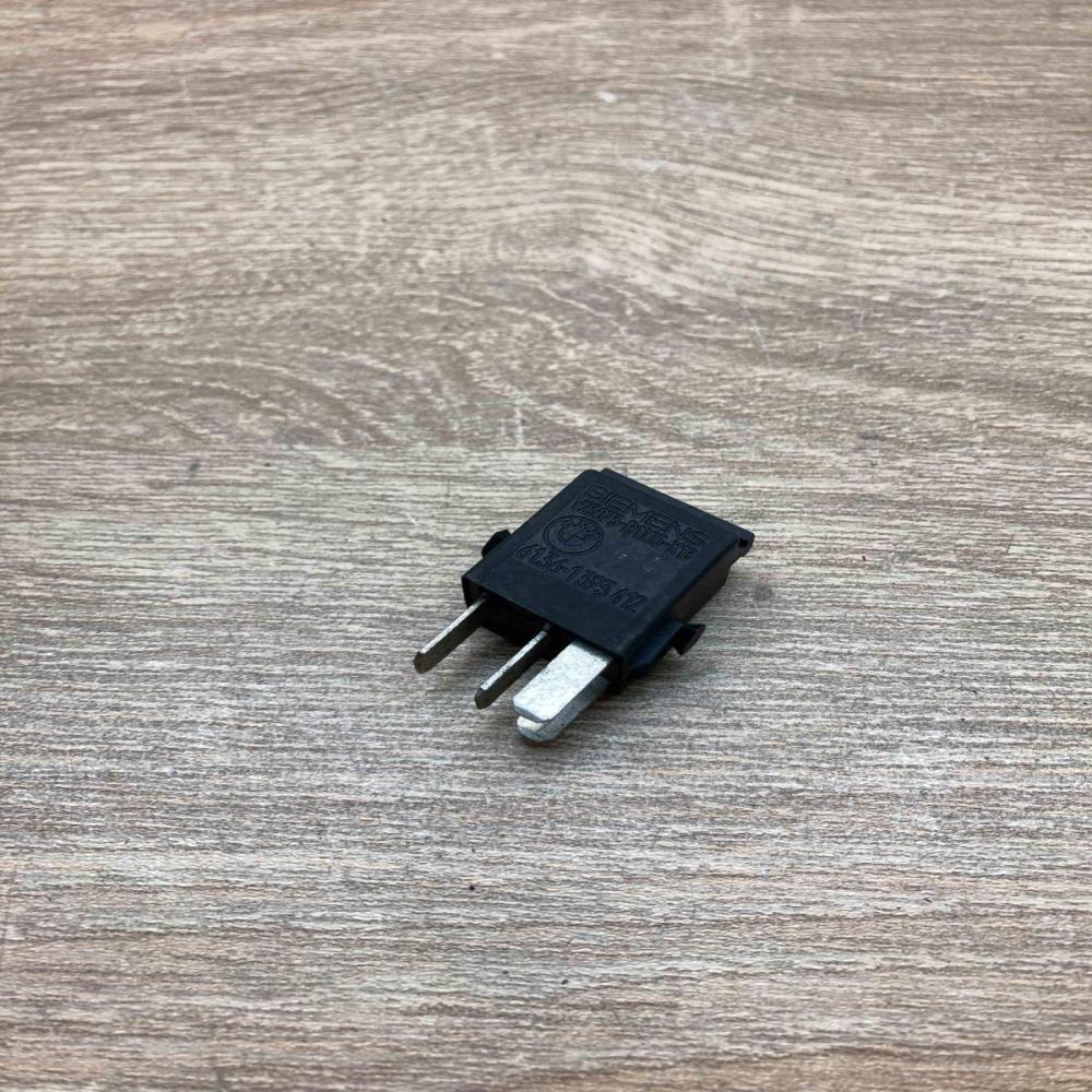 1393412 V23073 B1005 X18  Other relay BMW 5 E39