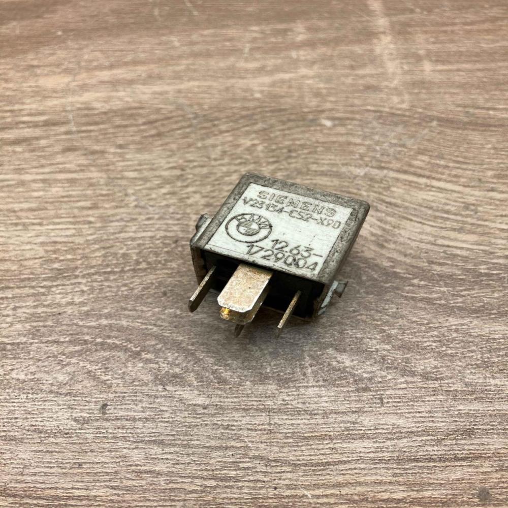 1729004 V23134 C52 X90  Other relay BMW 5 E34