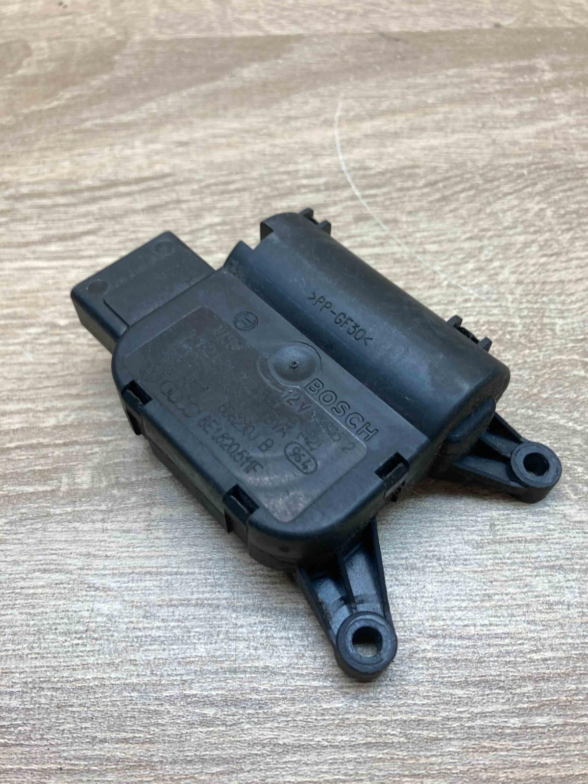 8E1820511F 0132801322  Air flap motor/actuator Volkswagen PASSAT B6