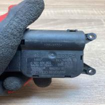 8E1820511F 0132801322  Air flap motor/actuator Volkswagen PASSAT B6
