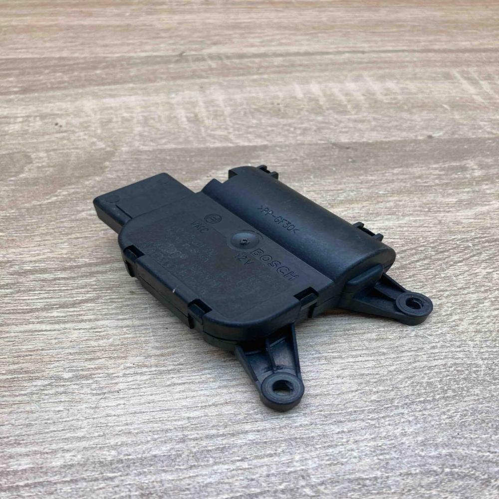 8E1820511C 0132801302  Air flap motor/actuator Audi A4 S4 B6 8E 8H