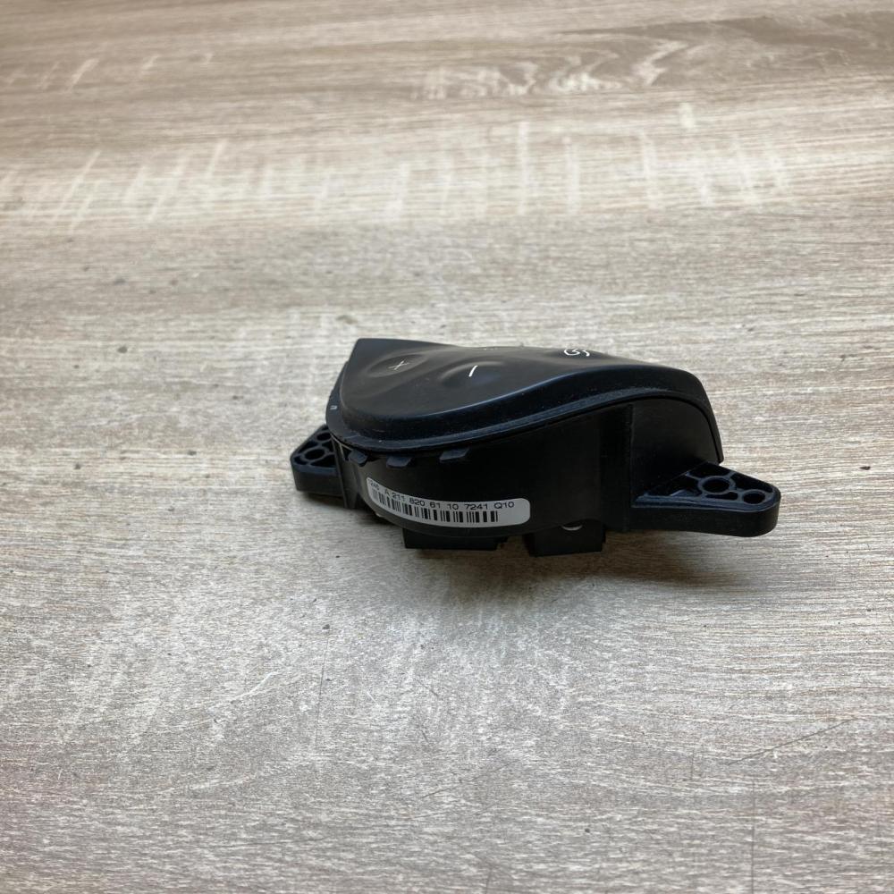 A2118206110   Steering wheel buttons/switches Mercedes-Benz E W211