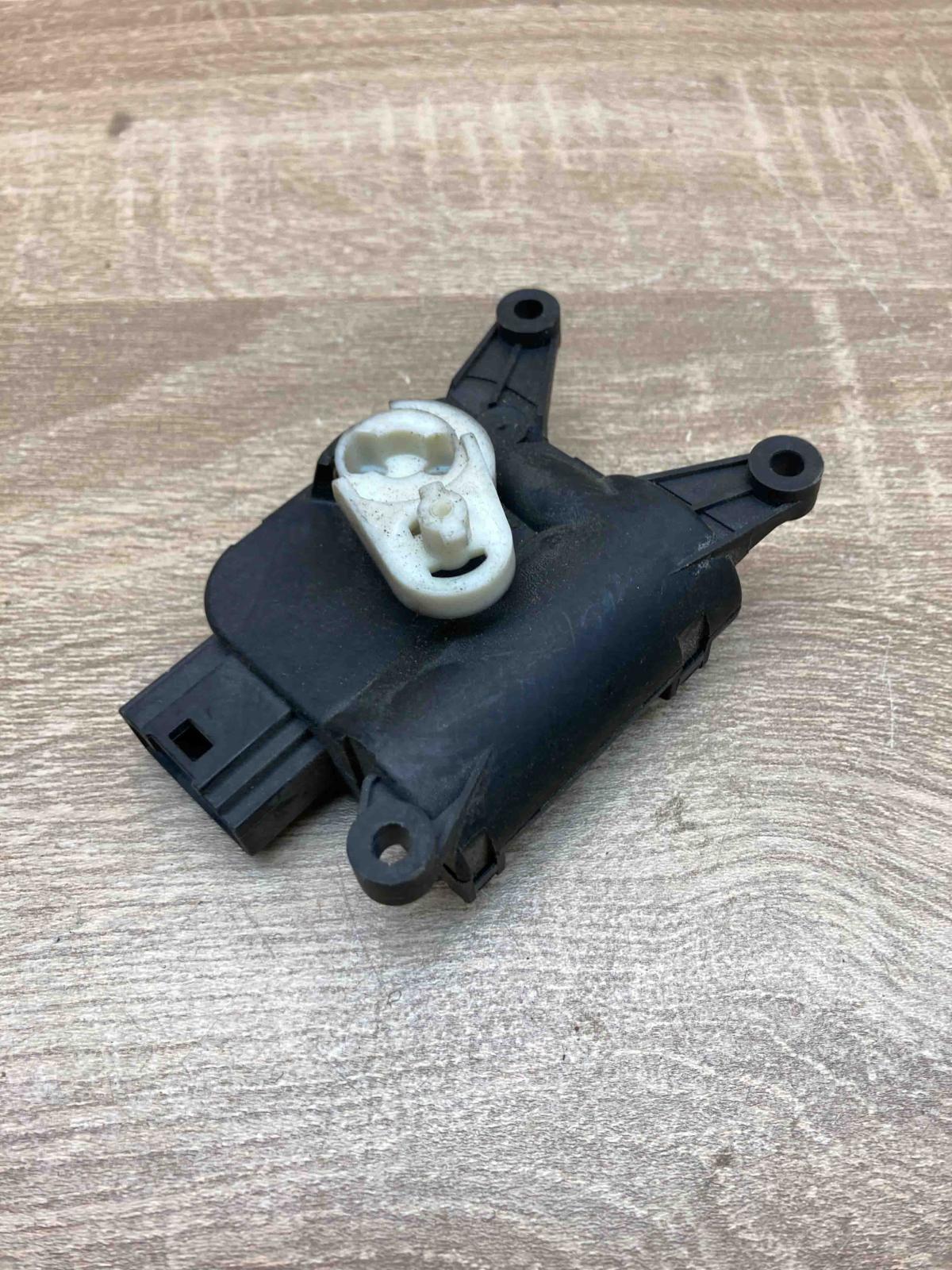 0132801363 116880 2872  Air flap motor/actuator Volkswagen PASSAT B6