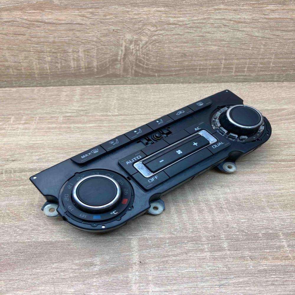 3T0907044AB 5HB009749  Climate control unit Skoda Octavia Mk2 (1Z)