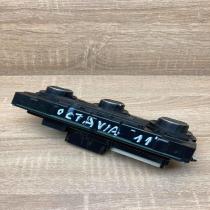 3T0820047AB 5HB009752 50  Climate control unit Skoda Octavia Mk2 (1Z)