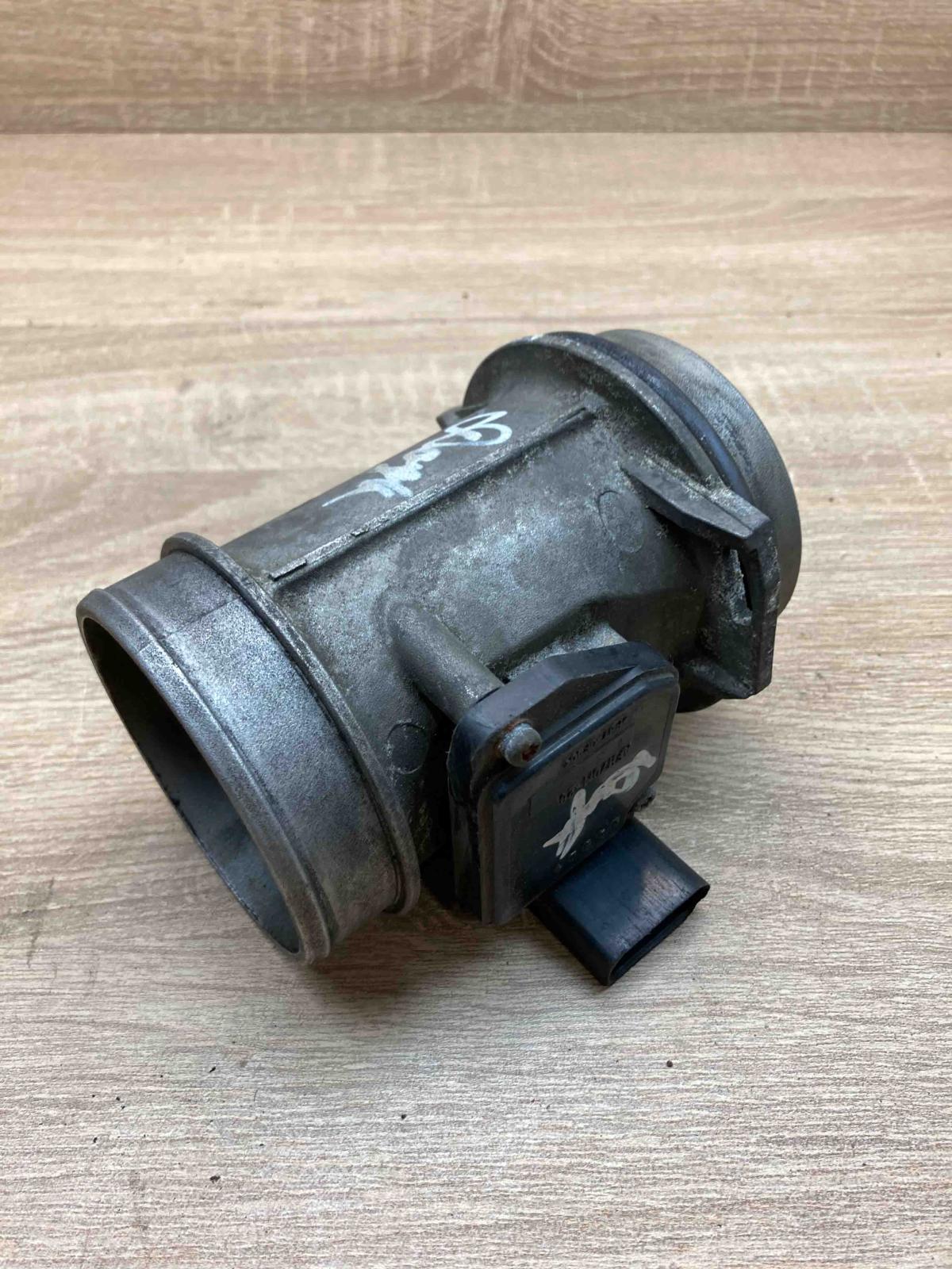 AFH70M 28 059906461D  Mass air flow meter Volkswagen PASSAT B5