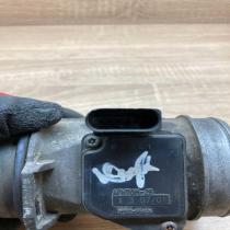 AFH70M 28 059906461D  Mass air flow meter Volkswagen PASSAT B5