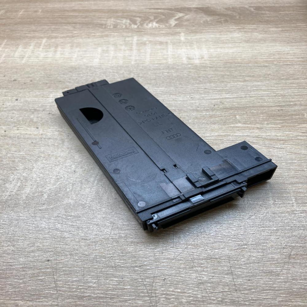 8E1941561C   Glove box central console Audi A4 S4 B7 8E 8H