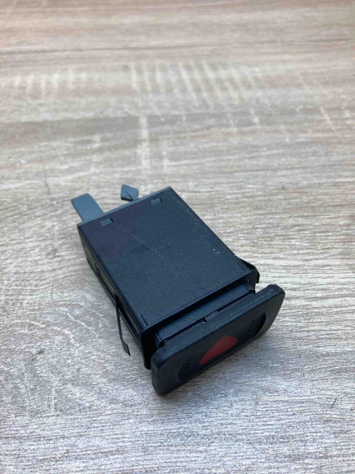 1J0953235C   Hazard light switch Volkswagen Golf IV