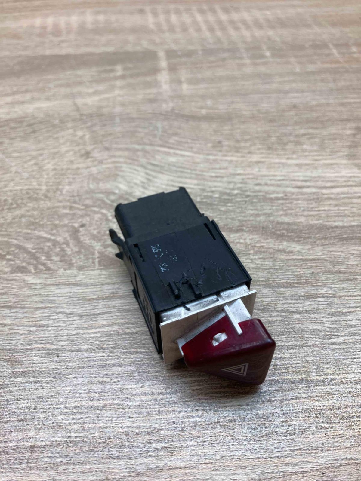 5F0TRW   Hazard light switch Audi A3 S3 8L