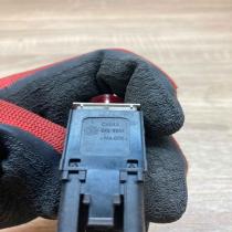 5F0TRW   Hazard light switch Audi A3 S3 8L