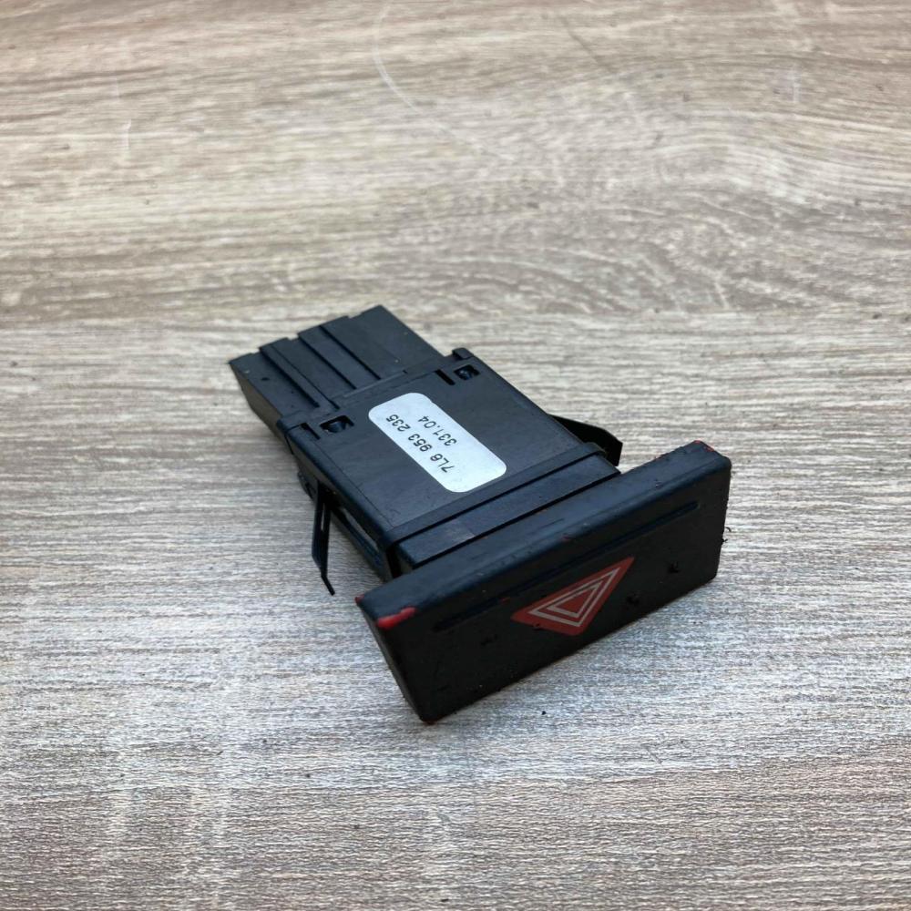 7L6953235   Hazard light switch Volkswagen Touareg I