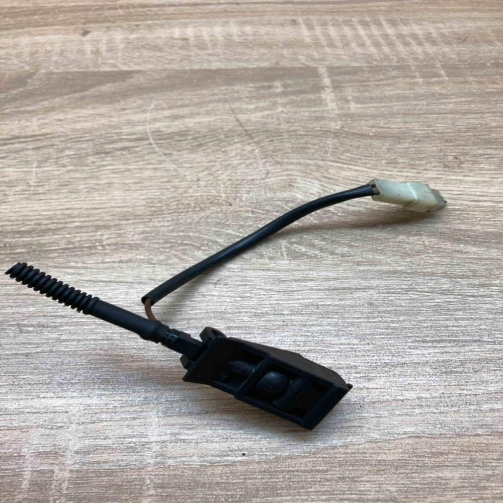6E095598   Windshield washer spray nozzle Volkswagen Polo IV 9N3