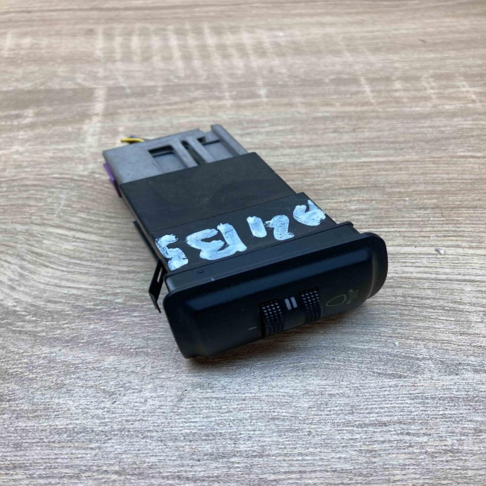 8D0941301C   Headlight level height control switch Audi A4 S4 B5 8D