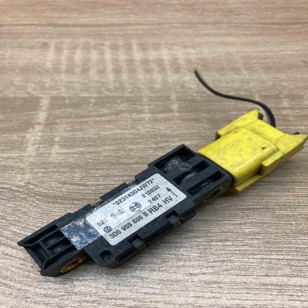 3D0909606B 210802  Airbag deployment crash/impact sensor Volkswagen Phaeton