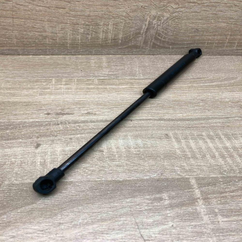 7L6845587   Tailgate/trunk strut/damper Volkswagen Touareg I