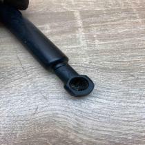 7L6845587   Tailgate/trunk strut/damper Volkswagen Touareg I