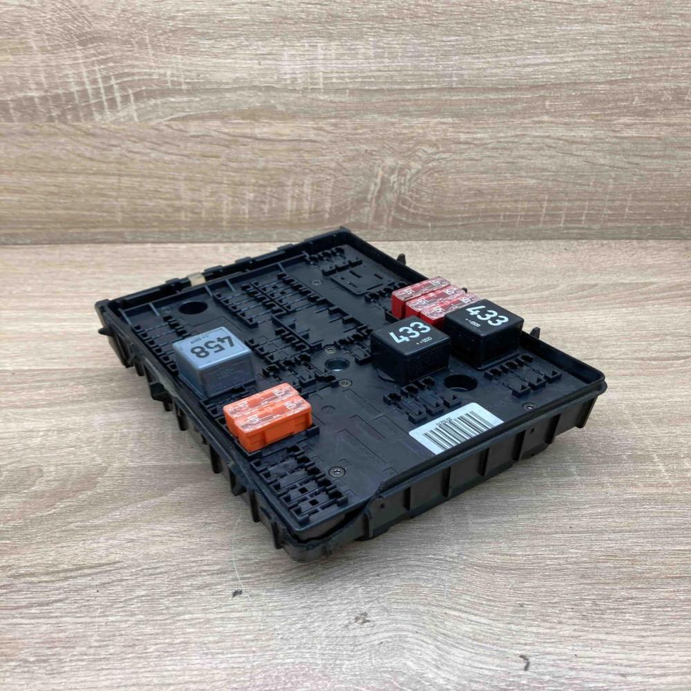 1K0937124H   Fuse module Volkswagen Touran I