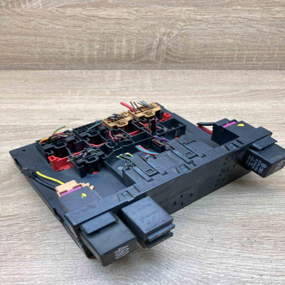 3C8937049B   Comfort/convenience module Volkswagen PASSAT B6