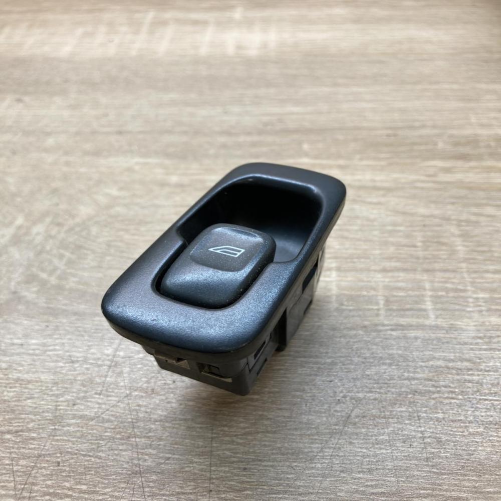 9476695   Electric window control switch Volvo S80