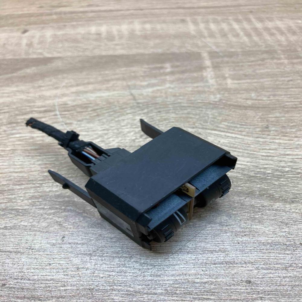 1T0941333   Headlight level height control switch Volkswagen Touran I
