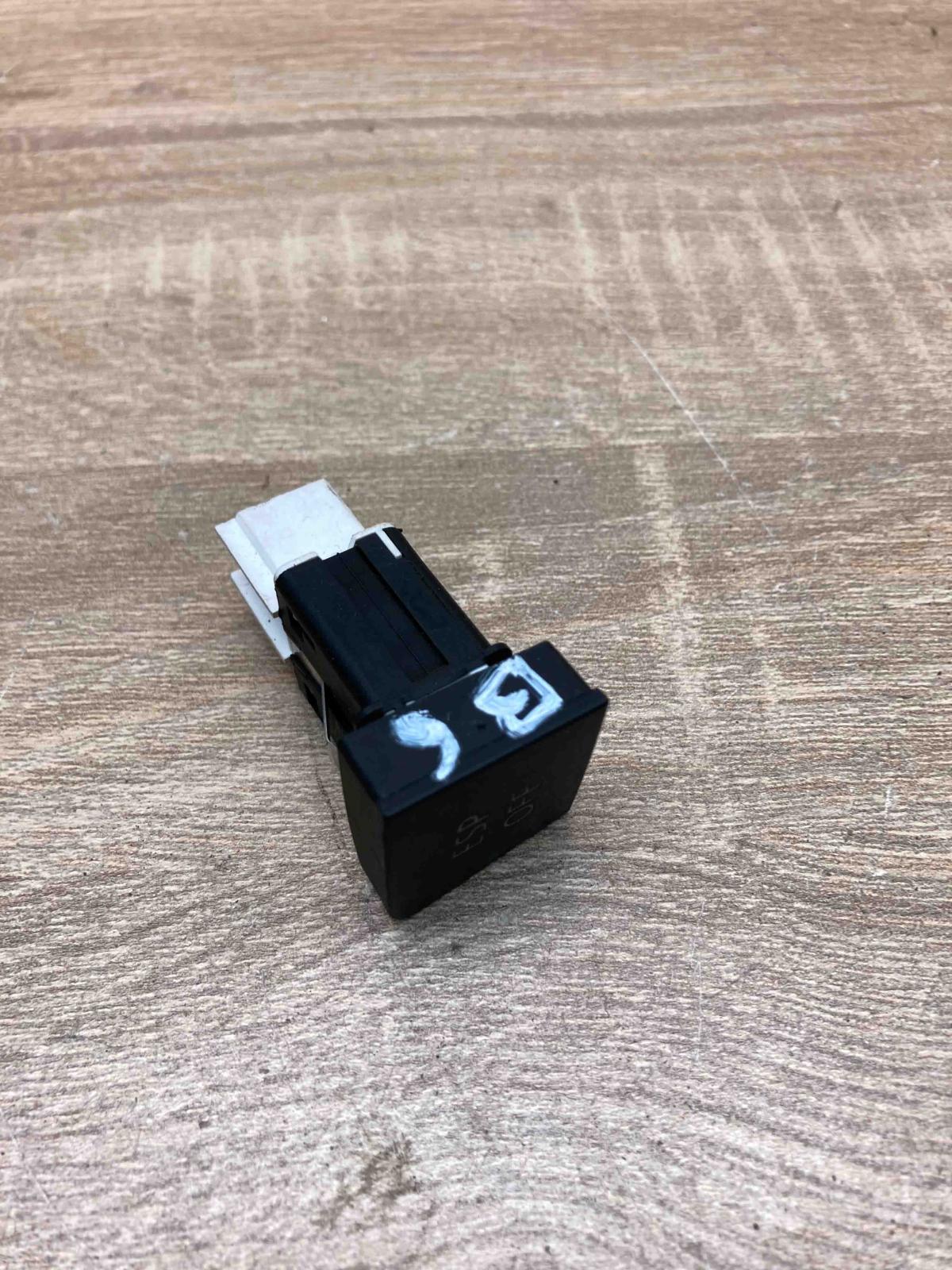 3C0927117C   ESP (stability program) switch Volkswagen PASSAT B6