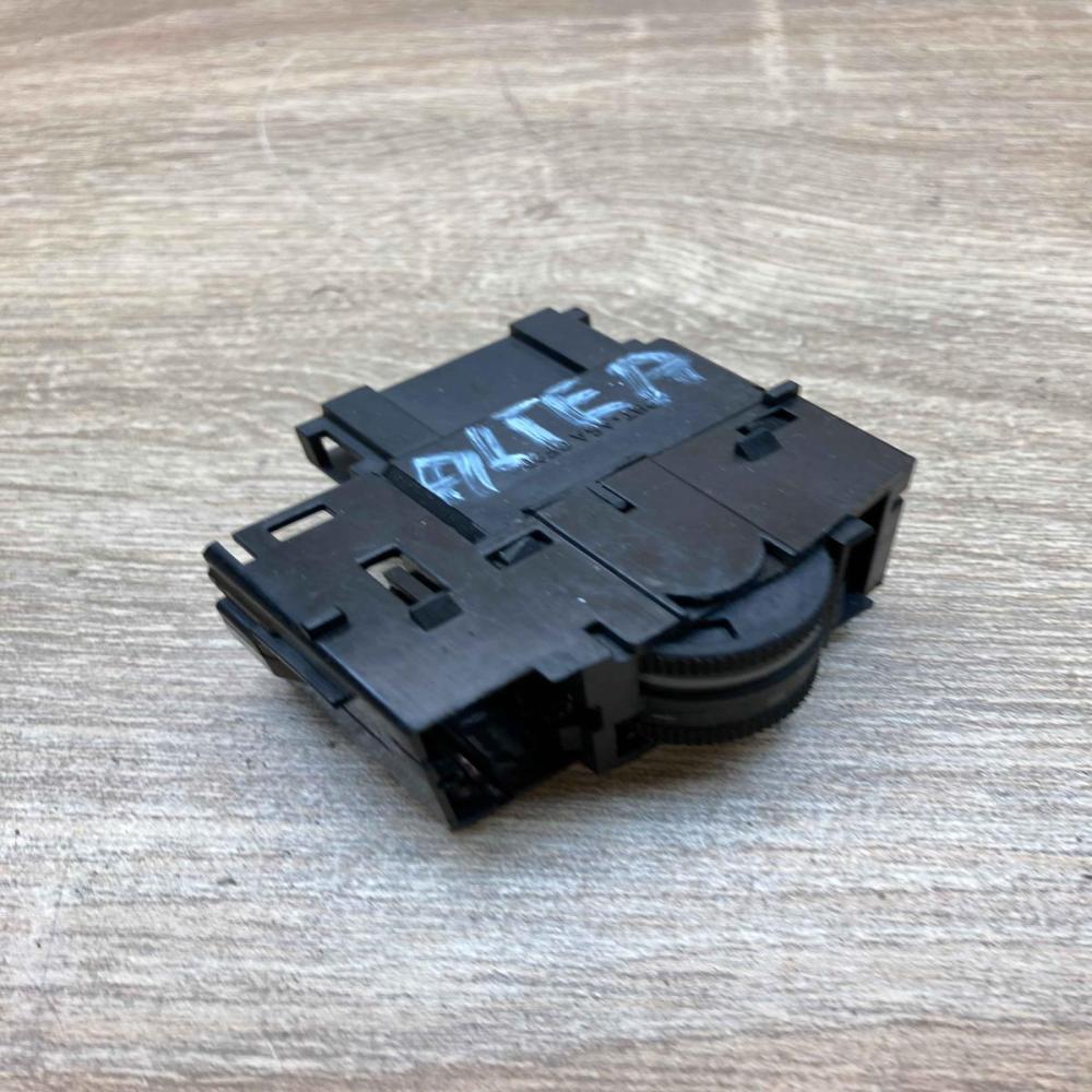 5P0919094A 059610  Light switch Seat Leon (1P)