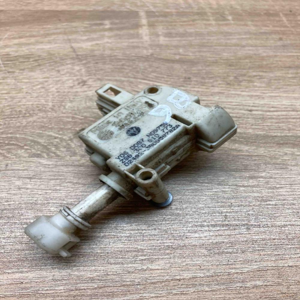 3C0910773   Central locking motor Volkswagen PASSAT B6
