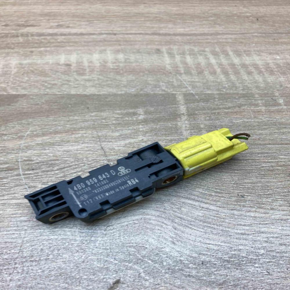 4B0959643D 600380 RB4 Airbag deployment crash/impact sensor Audi A8 S8 D3 4E