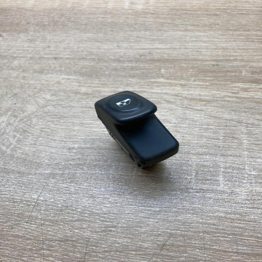 838100G   Electric window control switch Renault Scenic I