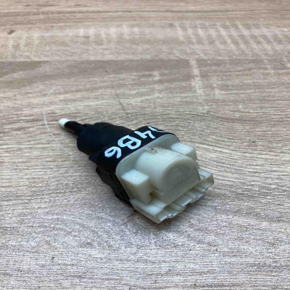 1K2945511   Brake pedal sensor switch Audi A6 S6 C6 4F