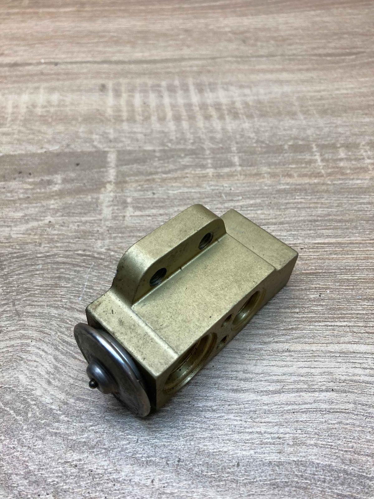 7L0820679 52495247  Air conditioning (A/C) expansion valve Volkswagen Touareg I