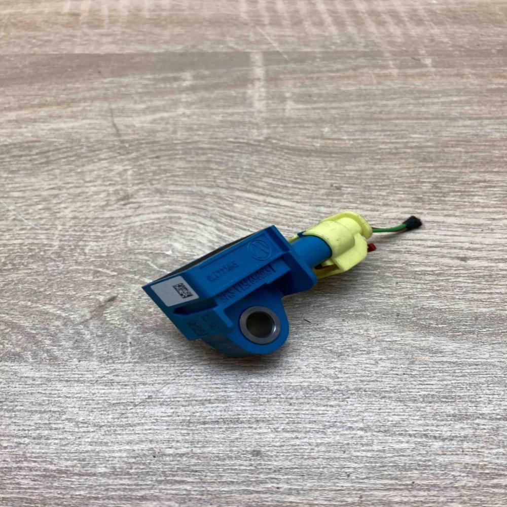 5K0959351A 5WK44270  Airbag deployment crash/impact sensor Volkswagen Jetta VI