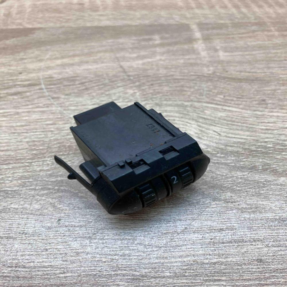 1K0941333D   Headlight level height control switch Volkswagen Golf V