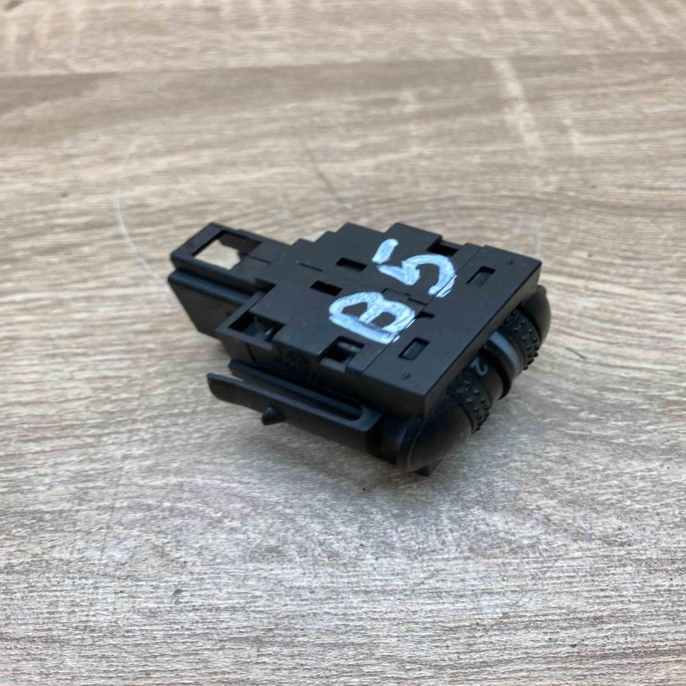 3B0941333C   Headlight level height control switch Volkswagen PASSAT B5