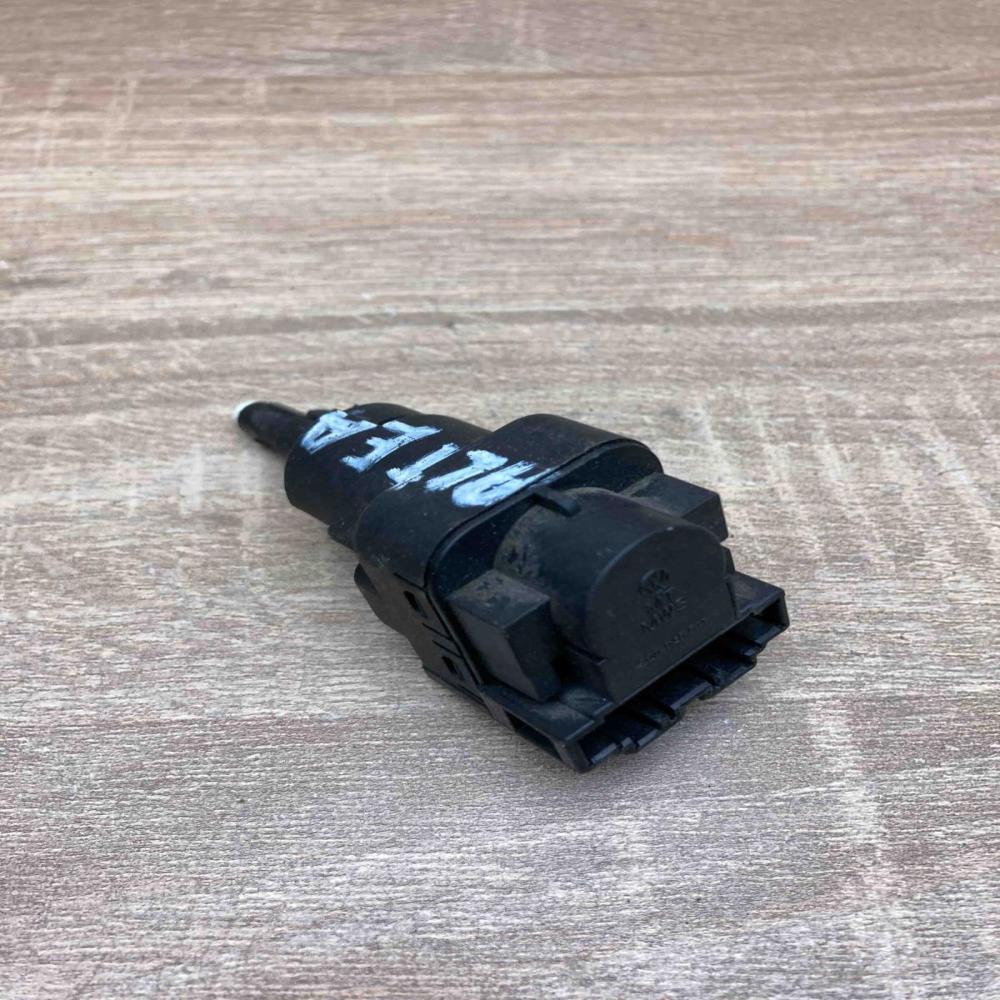 6Q0945511   Brake pedal sensor switch Volkswagen Touran I