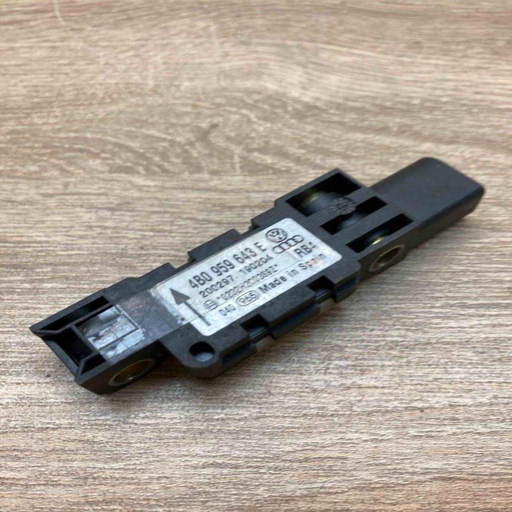 4B0959643E 190204  Airbag deployment crash/impact sensor Audi A6 S6 C5 4B