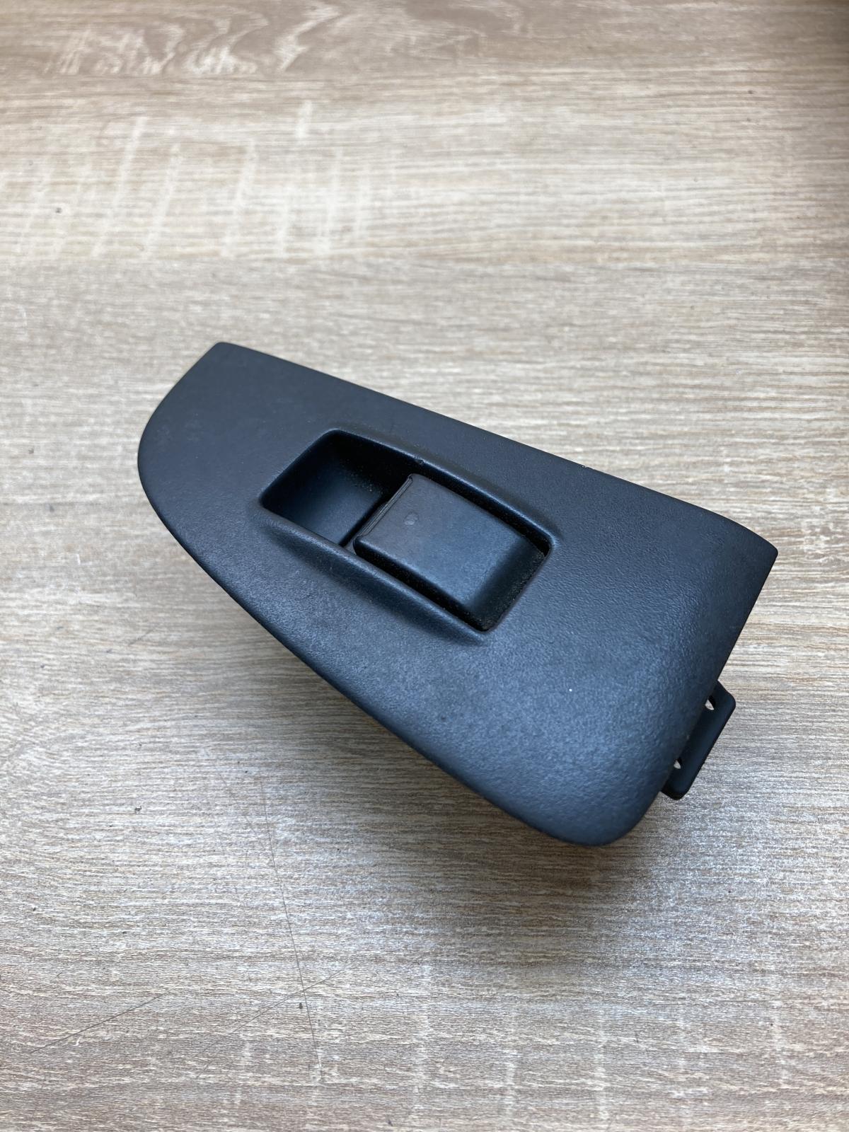 74231 05140 7423105140  Electric window control switch Toyota Avensis T250