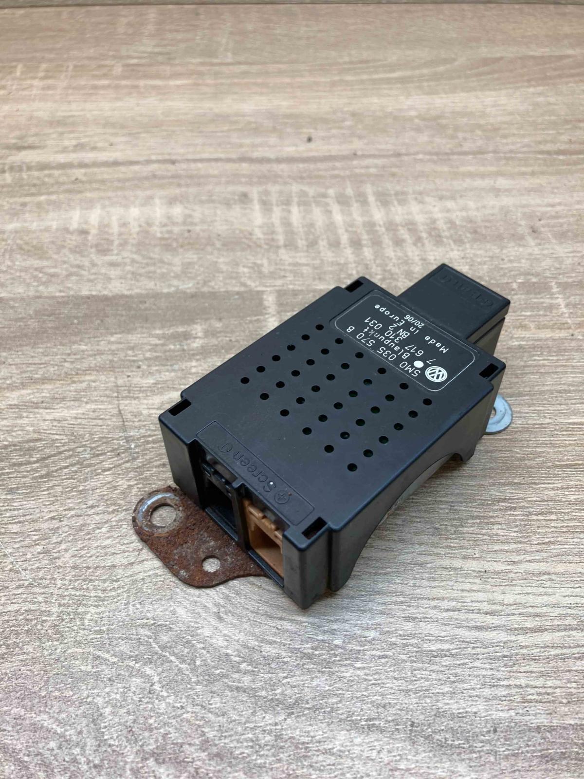 5M0035570B 7617310031  Aerial antenna amplifier Volkswagen Golf V