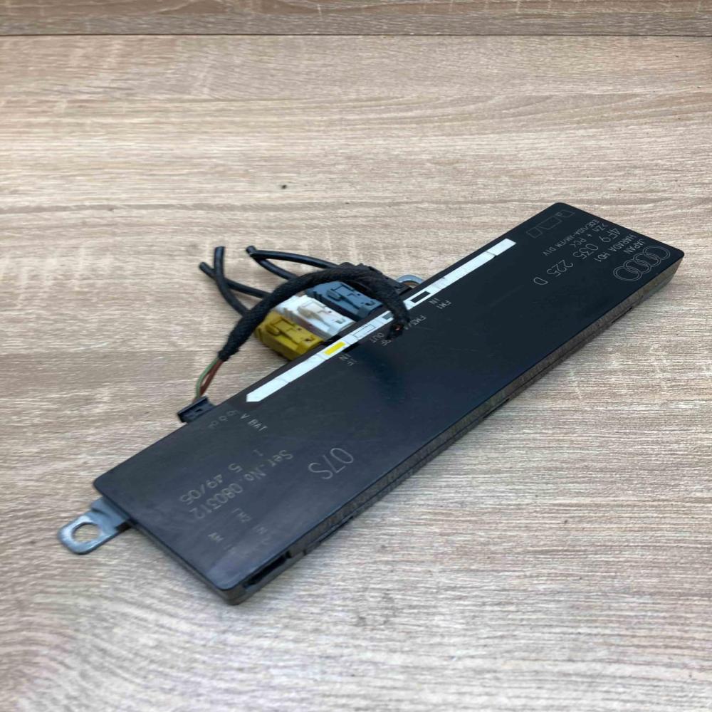 4F9035225D   Aerial antenna amplifier Audi A6 S6 C6 4F
