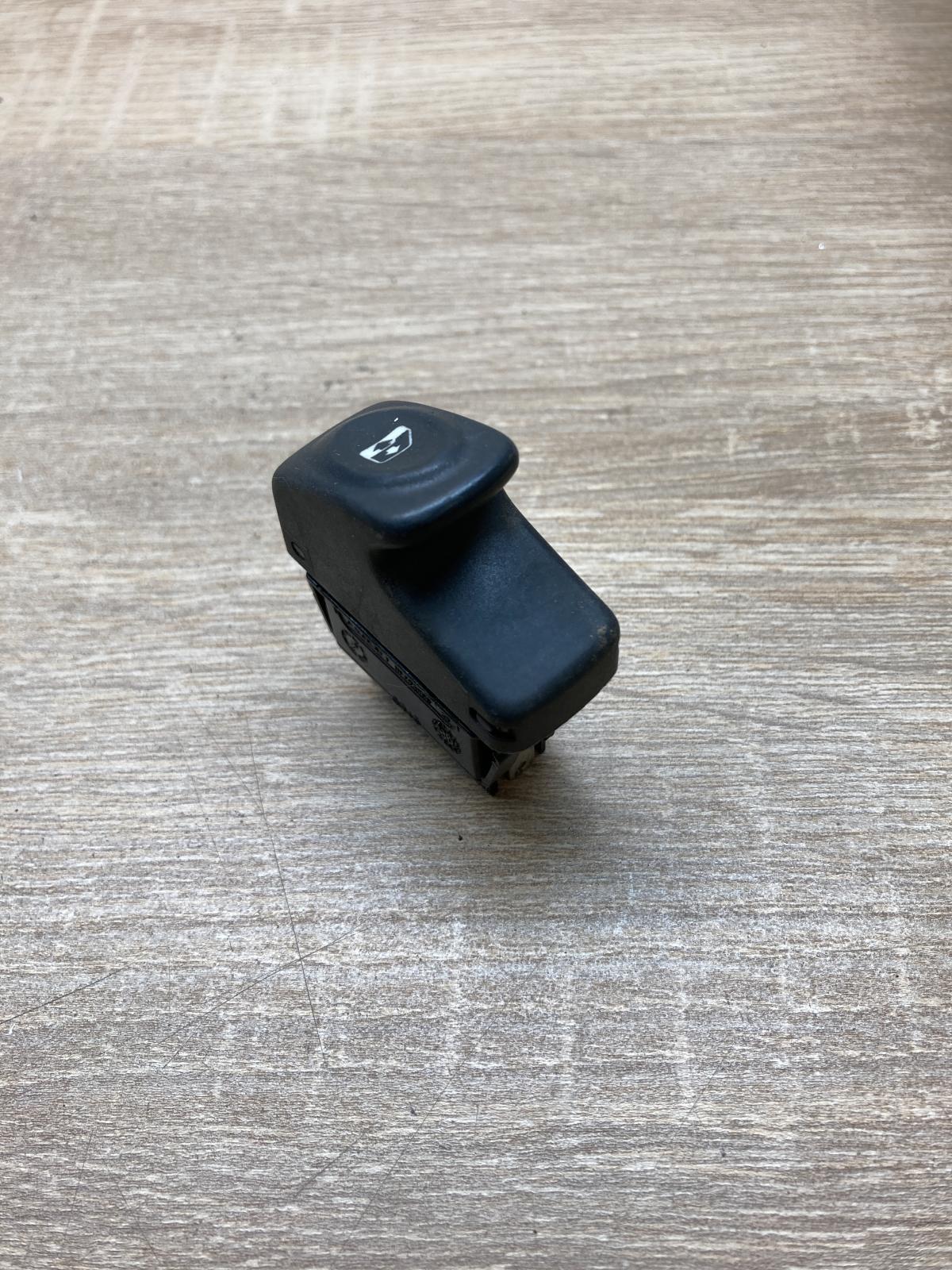 838099G   Electric window control switch Renault Scenic I