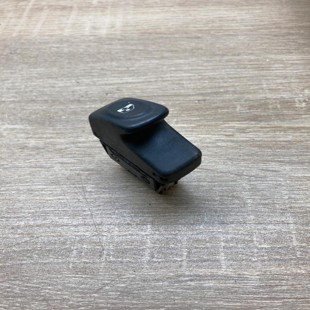 838099G   Electric window control switch Renault Scenic I