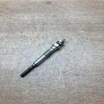 19850 64 690 18V  Glow plug Toyota Corolla E90